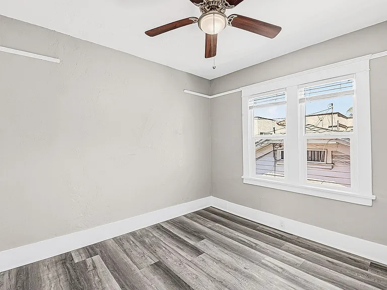 1557 Pine Ave — Photo 11