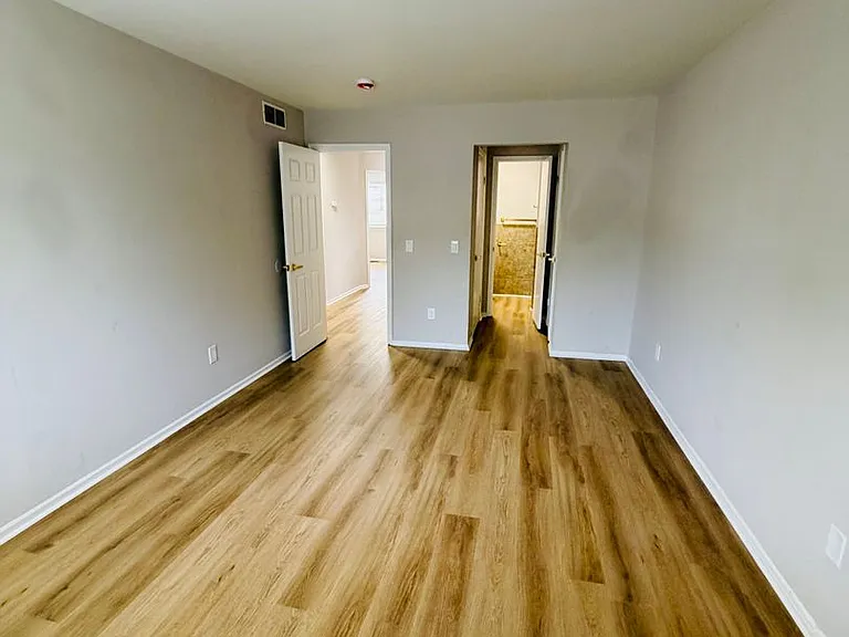 11 Saffron Dr — Photo 34