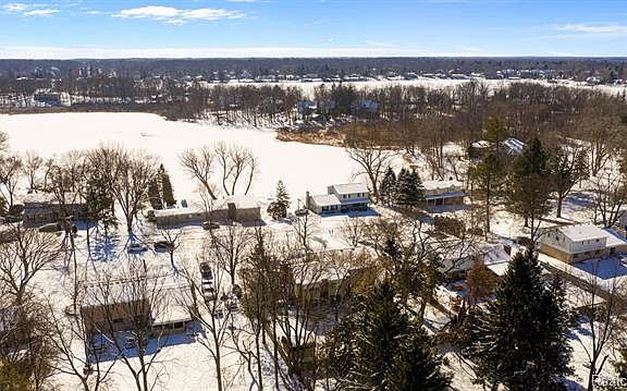 5th image of 2697 Bay Dr