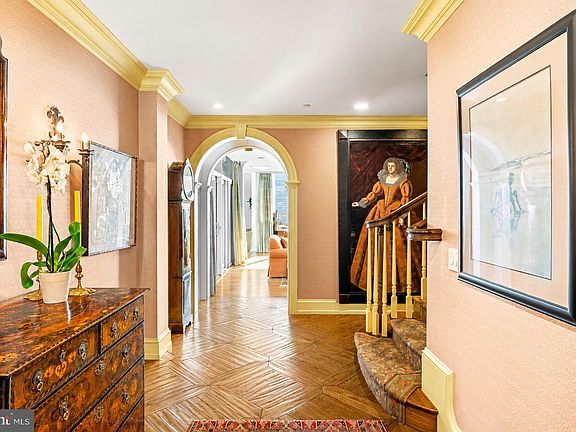 4th image of 227 S 6th St APT Pe