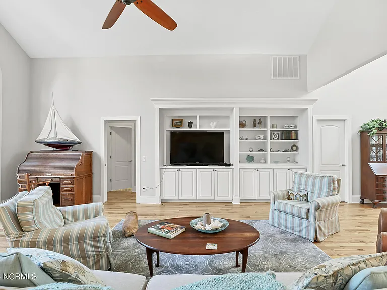 2746 Oak Forest Dr — Photo 10