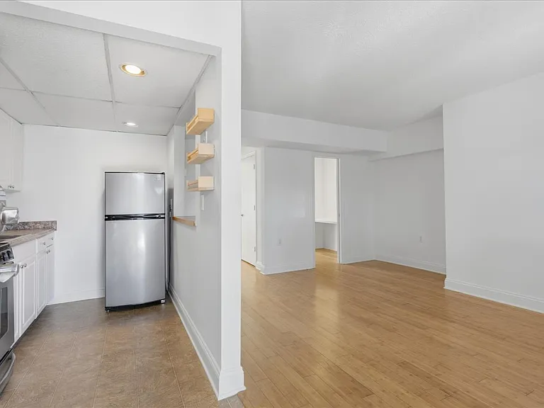 116 N Indian Aly #203 — Photo 2