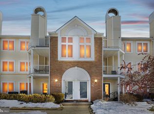 53 Pamela Ct, Levittown, PA 19057
