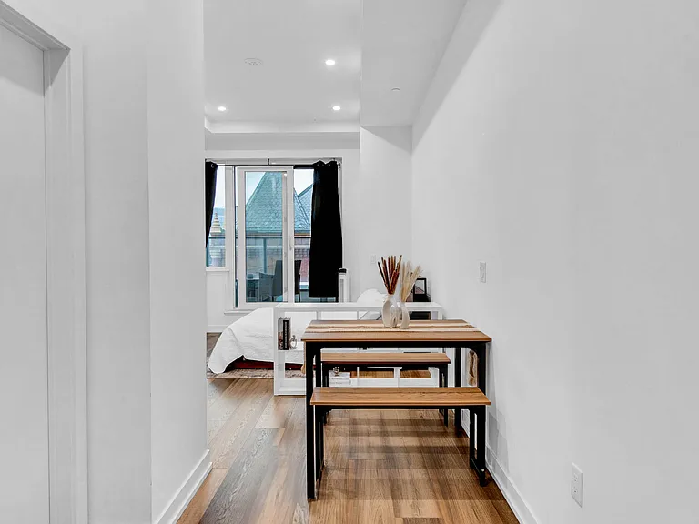 5 Wellington St S #208 — Photo 11