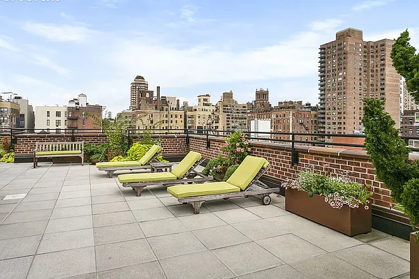 Sold by Compass | media 18