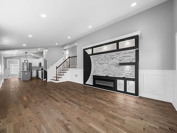 3rd image of 14622 Blackstone Ave
