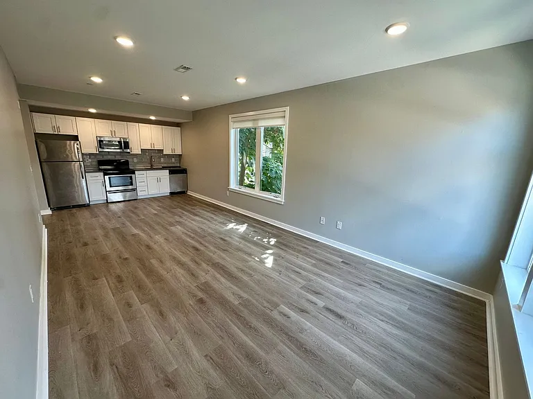 1636-54 W Flora Street — Photo 11