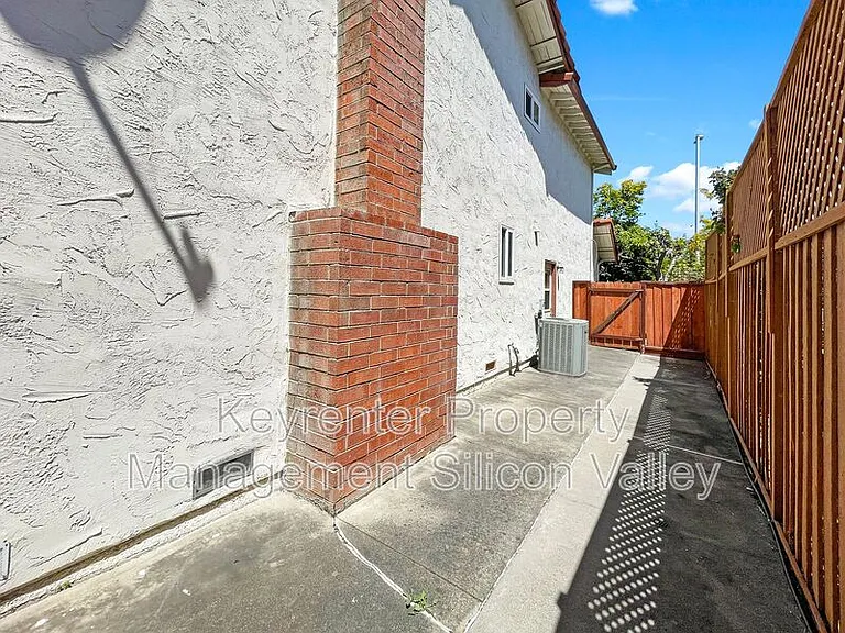 1293 Knollview Dr — Photo 26