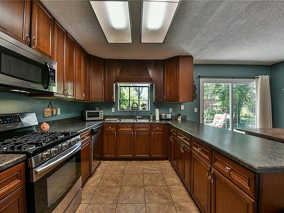 5th image of 395 Norwood Ct