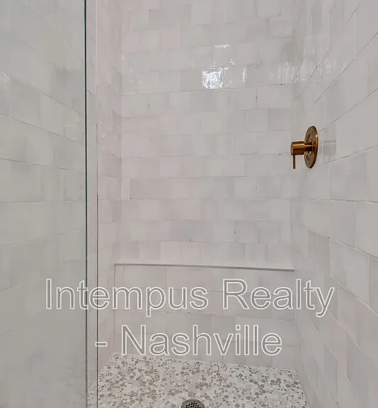 1128 Woodbury Falls Ct — Photo 17