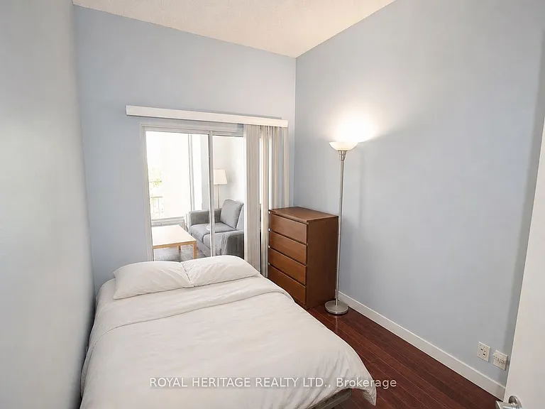 373 Front St W #102 — Photo 8