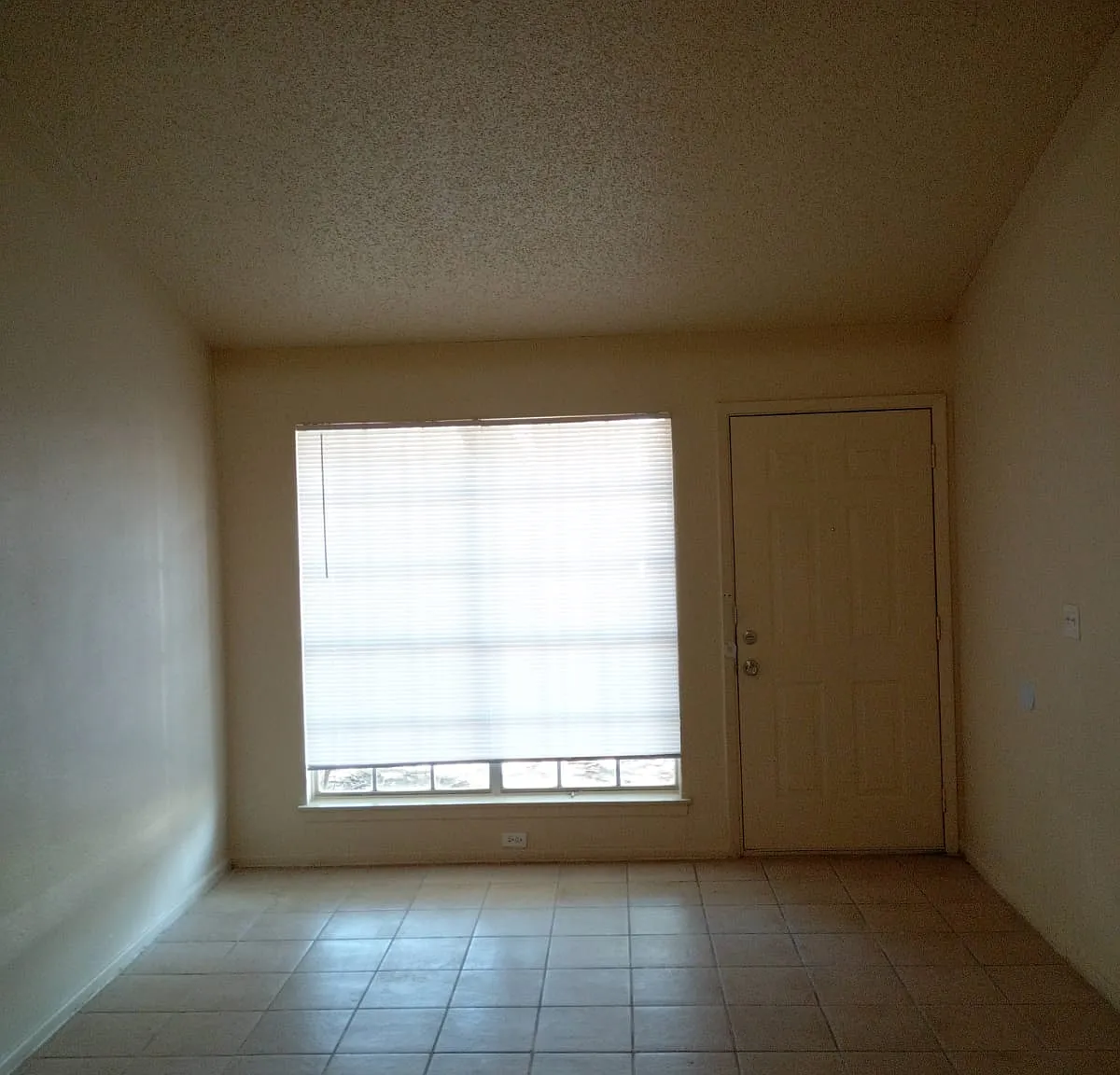 3 bed, 1024 sqft, $1,225 — Photo 1