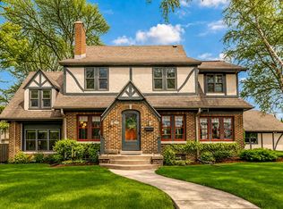 5000 N Larkin St, Whitefish Bay, WI 53217