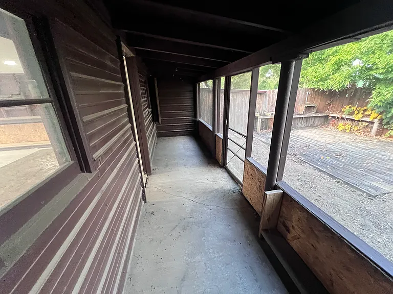 1227 Albany St — Photo 16