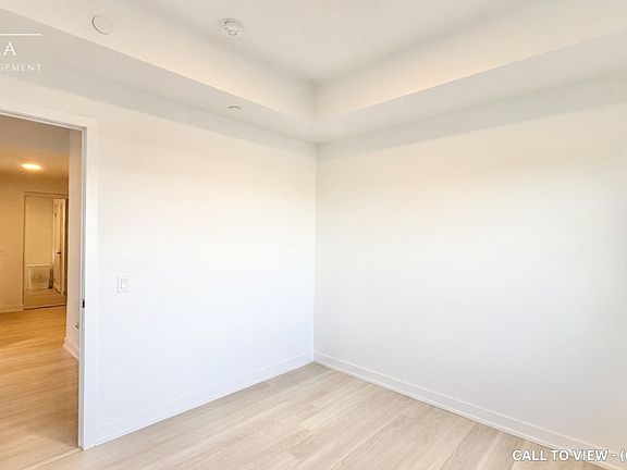 3rd image of 5105 Hurontario St #702