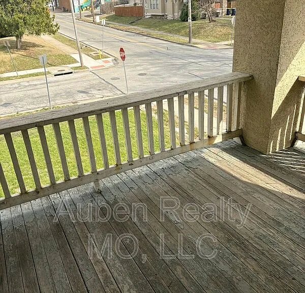 5446 Harrison St #2F — Photo 7