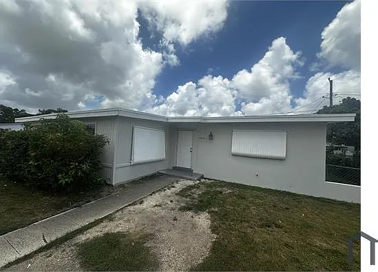 3 bed, $2,450 — Photo 2