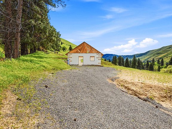 2nd image of 160 Cahill Mountain Rd