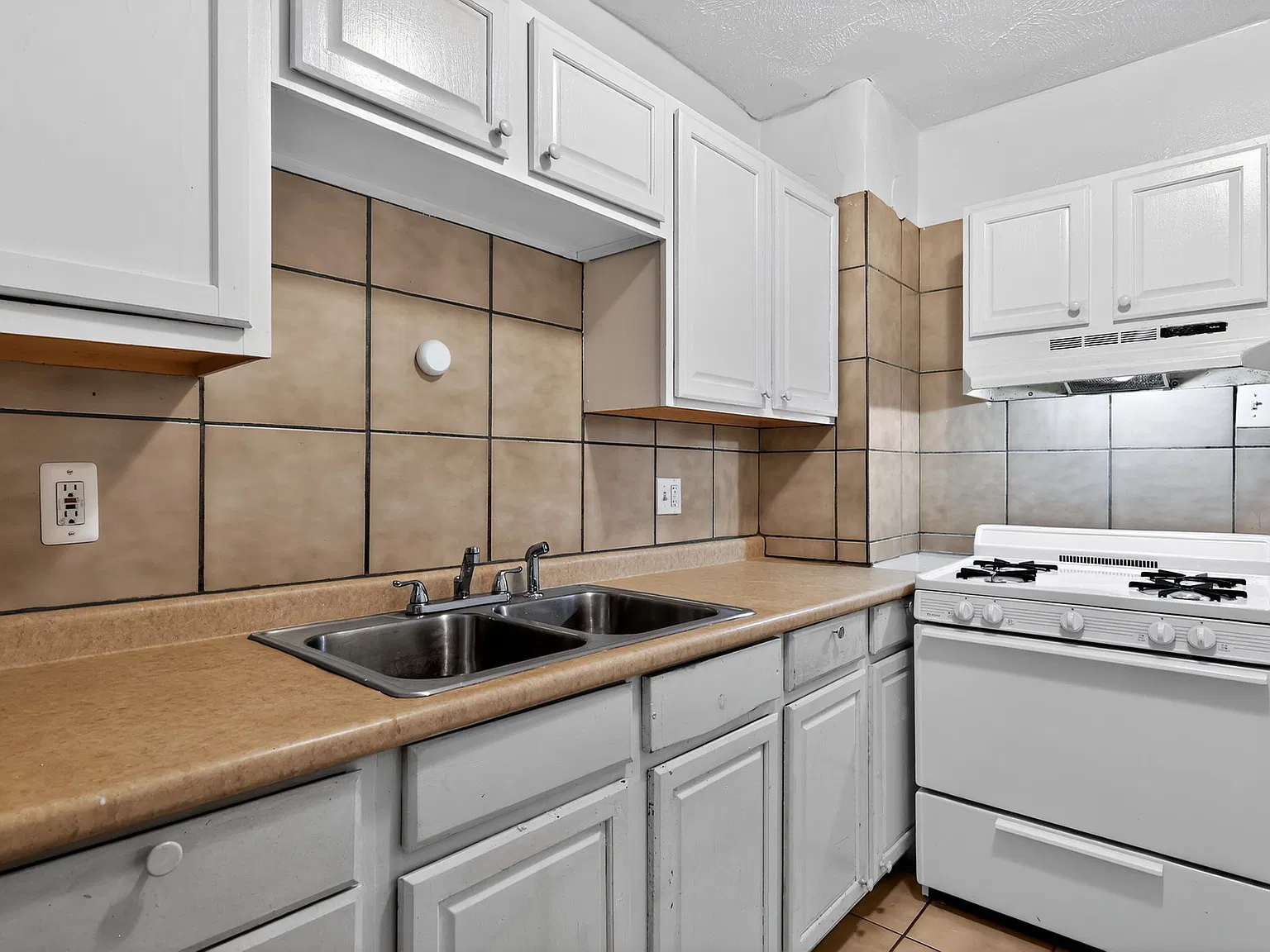2 bed, 1100 sqft, $1,100 — Photo 2