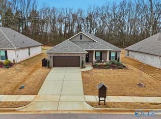 152 Midpark Dr, Meridianville, AL 35759