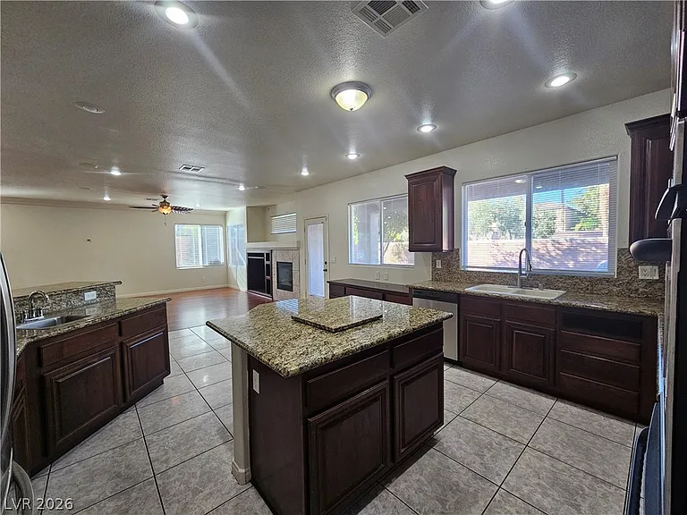 10134 Reflection Brook Ave — Photo 18