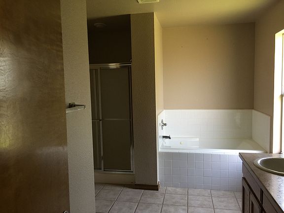 3rd image of 1832 Arbor Dr