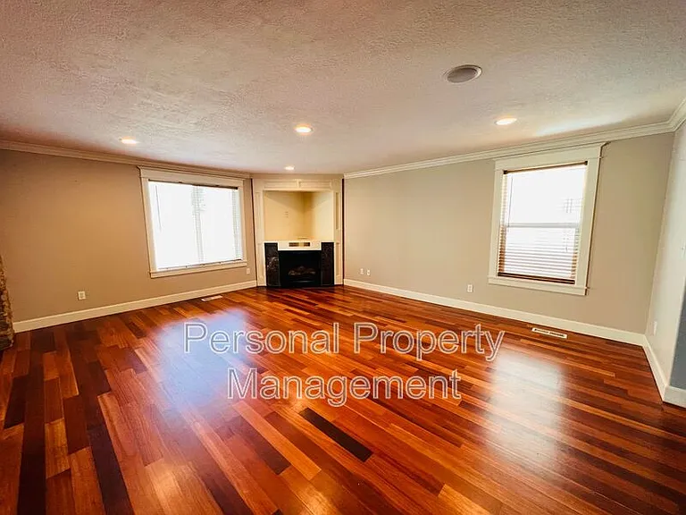 12607 NE 27th Way — Photo 13