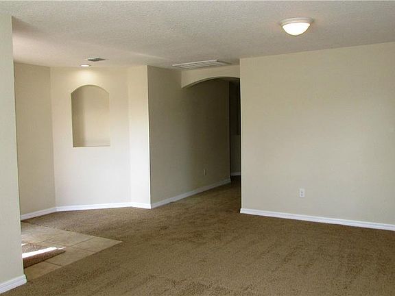 4th image of 2110 Geneva Dr