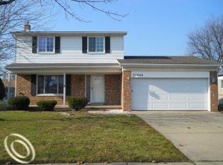 37089 Hacker Dr, Sterling Heights, MI 48310