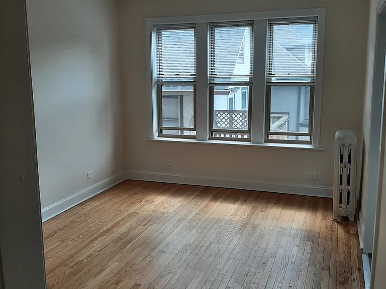 7008 N Greenview Ave #1 — Photo 5
