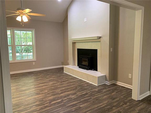 5th image of 106 Vickie Dr E
