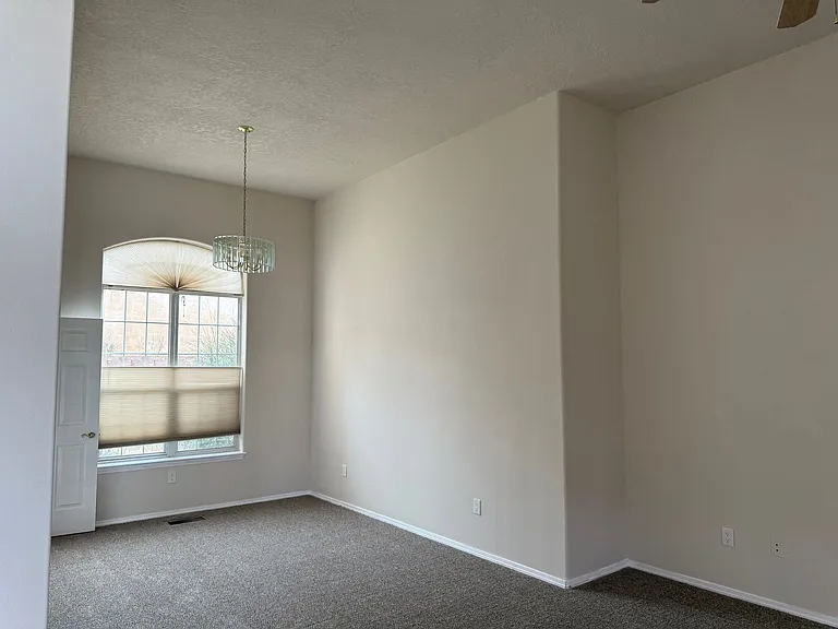 5710 Balsa Ct NE — Photo 2