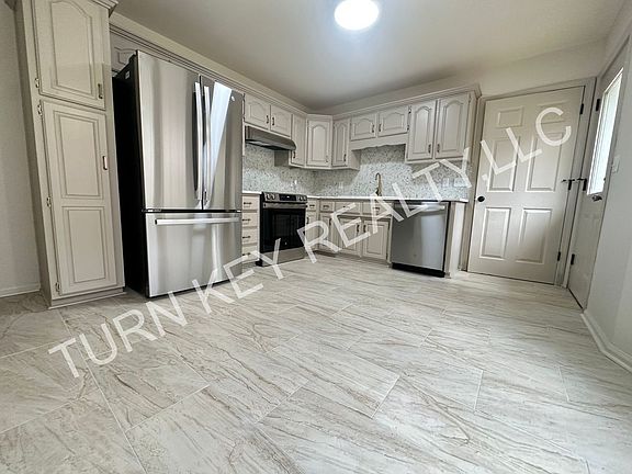 3rd image of 115 Lisa Ln