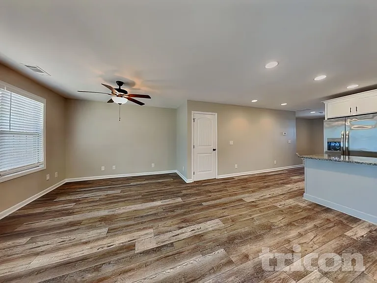 220 Signature Pl — Photo 3