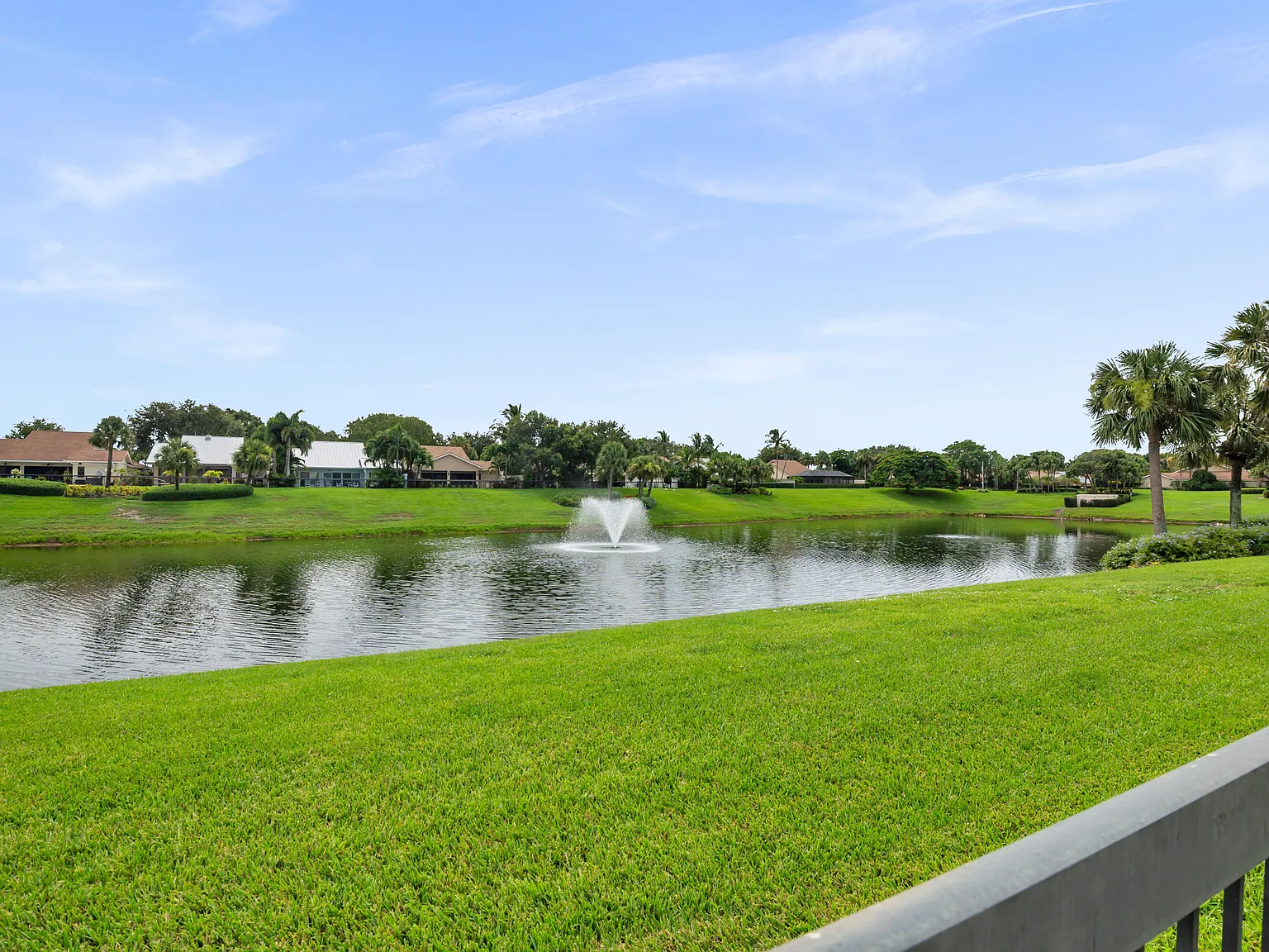 3 bed, 2.0 bath, 1889 sqft, $5,000 — Photo 4