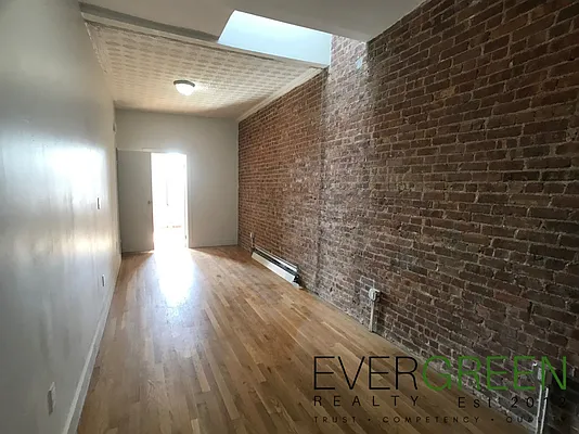Rented by Evergreen Apartments BK | media 4