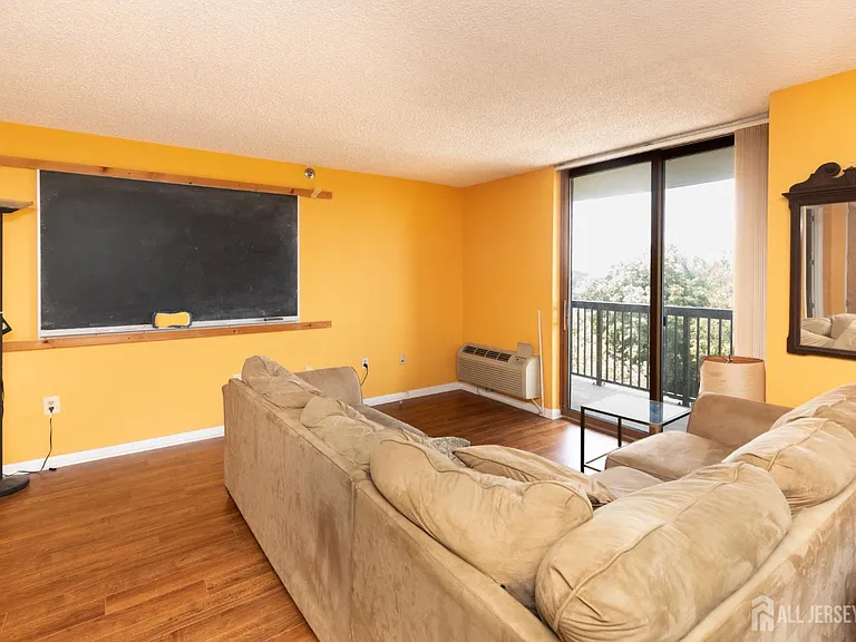 30 S Adelaide Ave #5M — Photo 15
