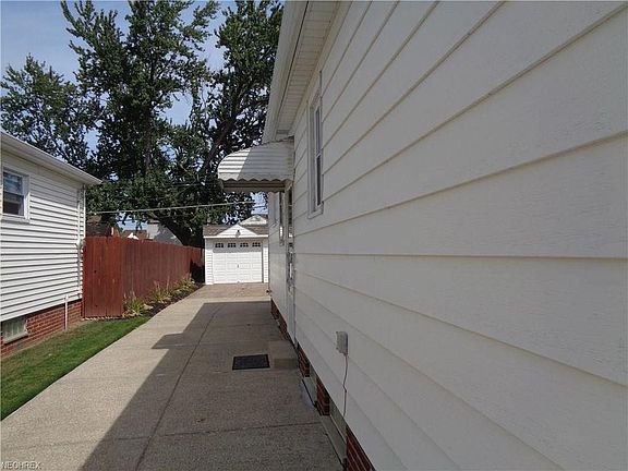 3rd image of 7714 Dorothy Ave