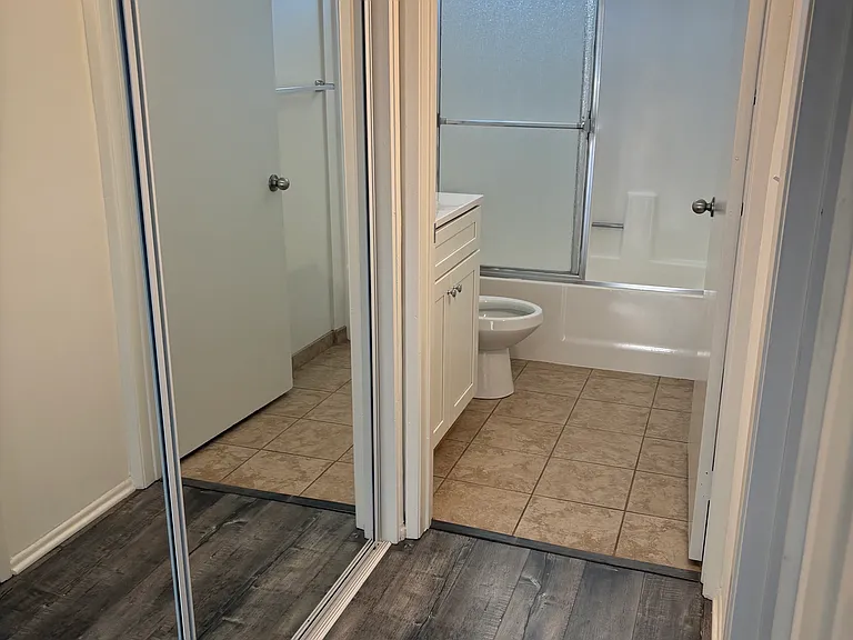 5636 Strohm Apartments — Photo 12