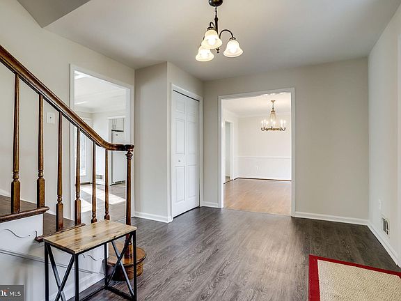 5th image of 8209 Mockingbird Dr