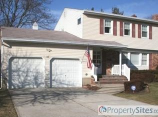 51 Convent Rd, Syosset, NY 11791