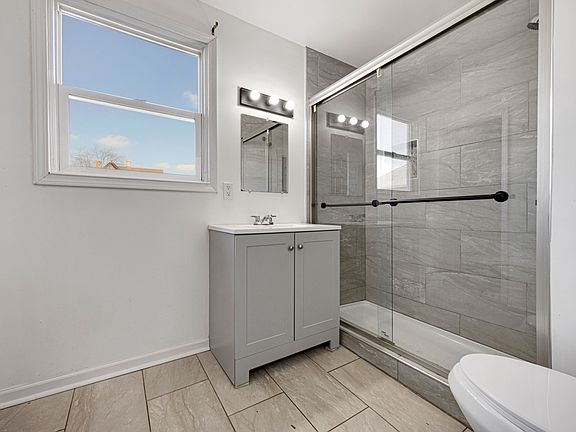 5th image of 464 Prospect St