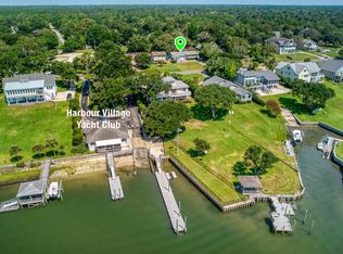 1966 Kings Landing Rd, Hampstead, NC 28443