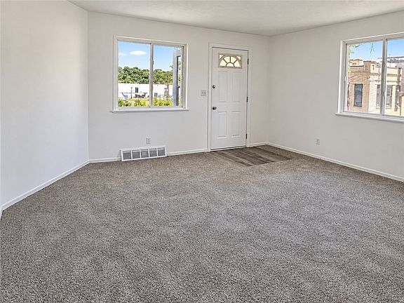 4th image of 726 E 9th Ave
