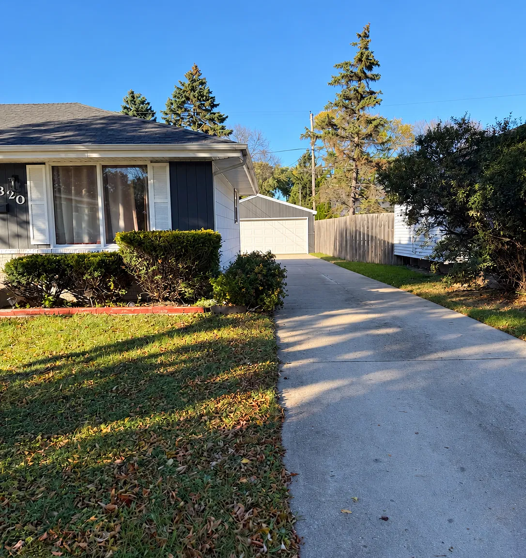 3 bed, 1.5 bath, 1063 sqft, $1,700 — Photo 1