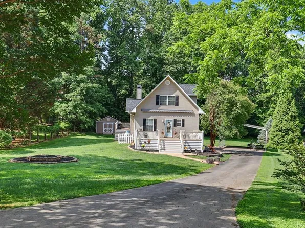 2255 Thunder Oak Rd, Young Harris, GA 30582