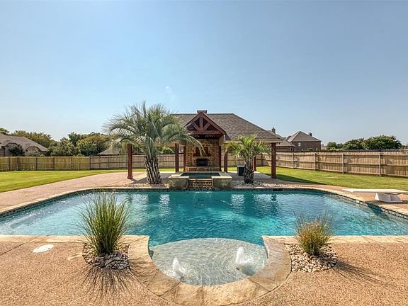 3rd image of 1605 Plum Creek Dr