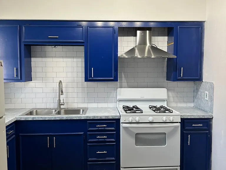 1412 Avenue C — Photo 26