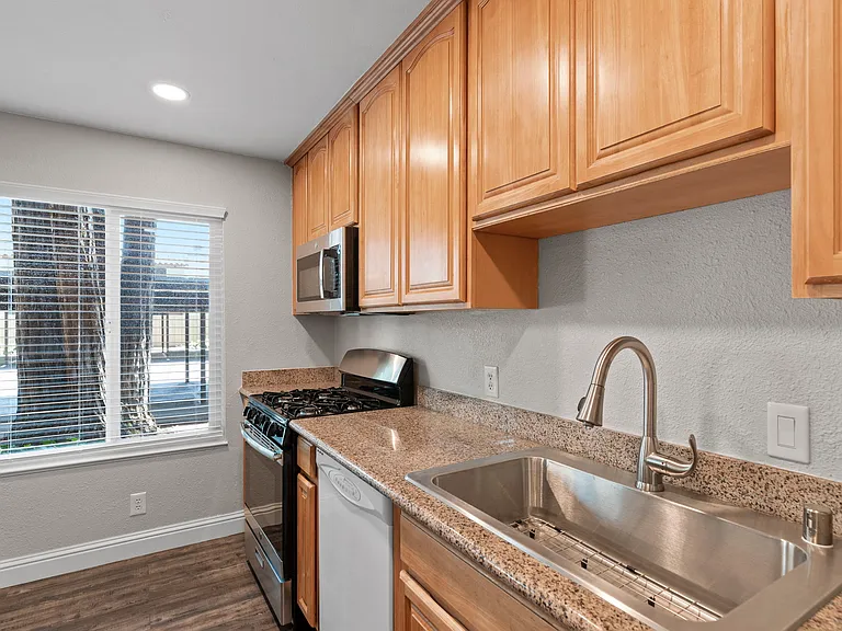 975 Murrieta Blvd #5 — Photo 16