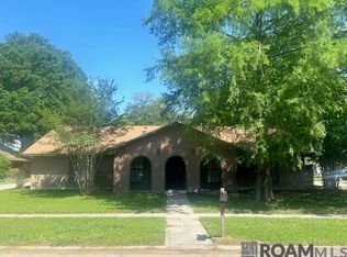 5017 Parkoaks Dr, Baton Rouge, LA 70816